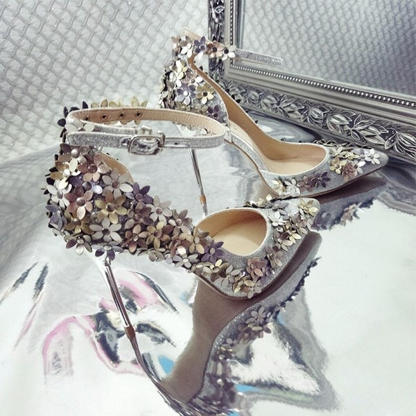 Pantofi moderni de damă cu toc înalt, cu motive florale și curea la gleznă