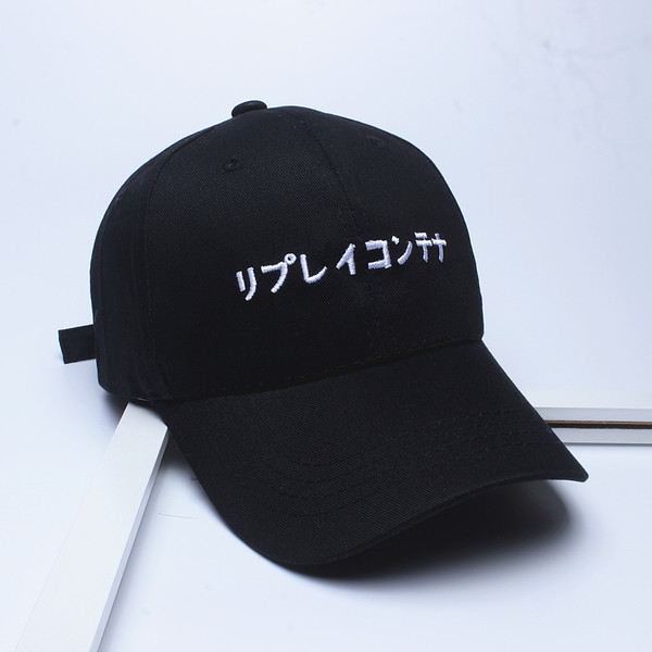 Palarie de dama sport-casual cu vizor cu aplicatii diferite, mai multe modele in mai multe culori