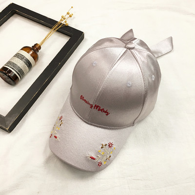 Μοντέρνο γυναικείο καπέλο  με γείσο με κεντήματα και σε τέσσερα χρώματα