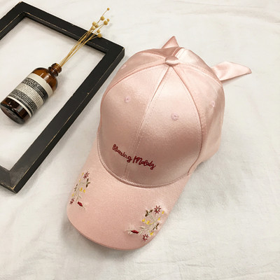 Μοντέρνο γυναικείο καπέλο  με γείσο με κεντήματα και σε τέσσερα χρώματα