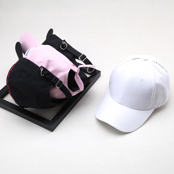 Női sport-alkalmi sapka ütőkártyával, oldalsó felirattal fehér és fekete színben