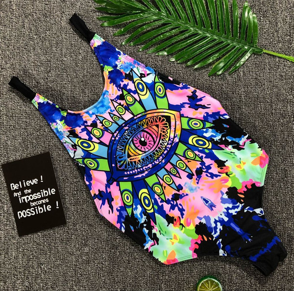 Színes fürdőruha csupasz hátú hölgyeknek