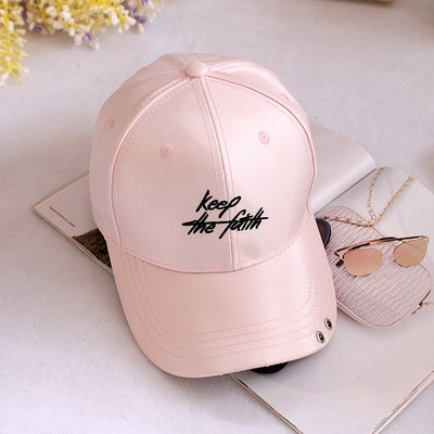 Női alkalmi sapka napellenzővel és felirattal több színben