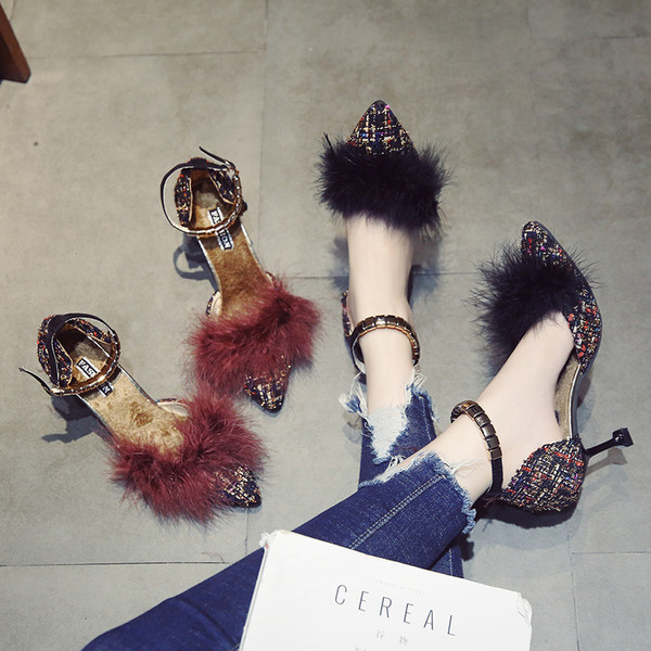 Γυναικείες μπότες με ιμάντα γύρω από τον αστράγαλο