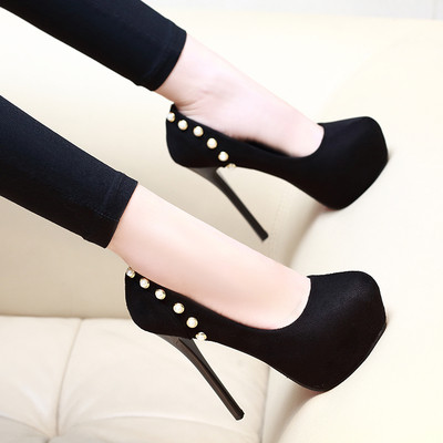 Γυναικεία κομψά παπούτσια με ψηλό τακούνι με διακοσμητικές πούλιες