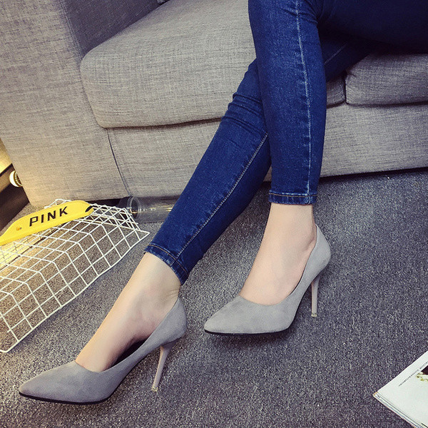 Γυναικεία κομψά παπούτσια με ψηλό τακούνι σε δύο μοντέλα και σε διαφορετικά χρώματα