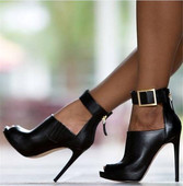 Дамски отворени обувки на висок ток с каишка около глезена и метални елементи