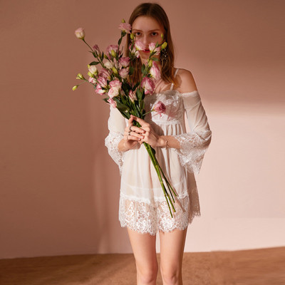 Γυναικείο νυχτικό με δαντέλα σε δύο χρώματα