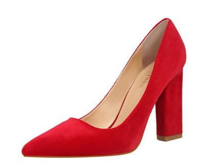 Γυναικεία παπούτσια με παχύ τακούνι σε διαφορετικά χρώματα