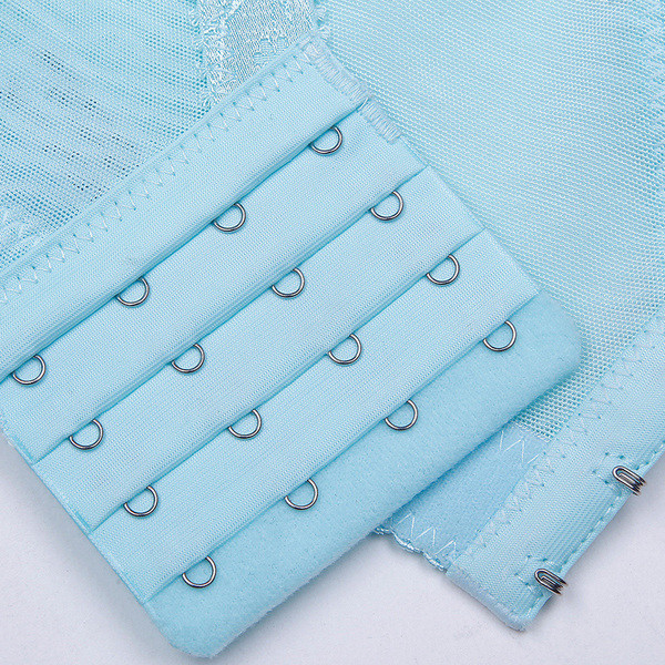 Повдигащ сутиен с дебели презрамки украсен с дантела в няколко цвята