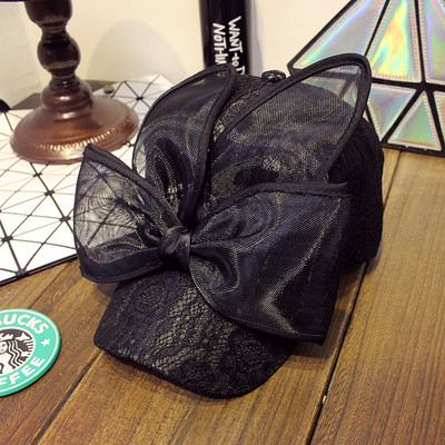 Ασυνήθιστο γυναικείο καπέλο κυρίας με γείσο, κορδέλα και δαντέλες στα διάφορα χρώματα