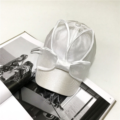 Ασυνήθιστο γυναικείο καπέλο κυρίας με γείσο, κορδέλα και δαντέλες στα διάφορα χρώματα