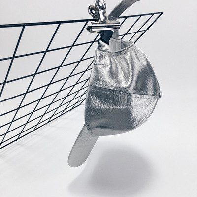 Κομψό, λαμπερό καπέλο με καπέλο με γείσο σε διάφορα χρώματα