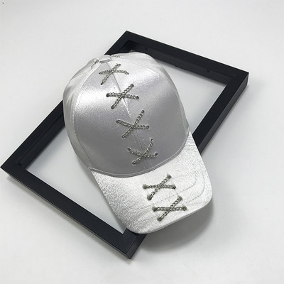 Actuala palarie de dama HIT cu vizor cu cravate incrucisate in mai multe culori