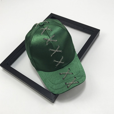 Actuala palarie de dama HIT cu vizor cu cravate incrucisate in mai multe culori