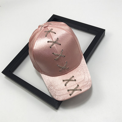 Actuala palarie de dama HIT cu vizor cu cravate incrucisate in mai multe culori