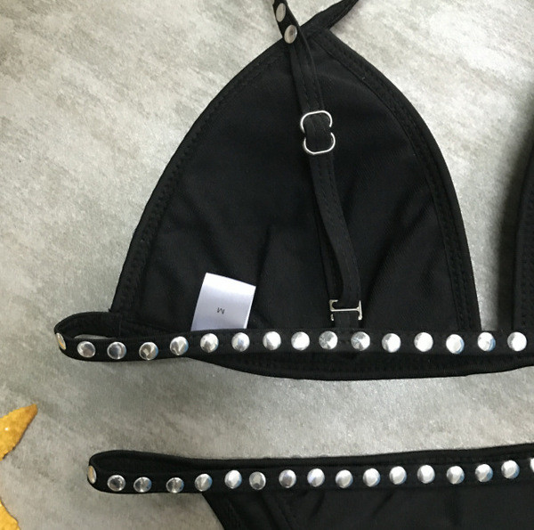 Női fürdőruha fekete színben két részes szegecs díszítéssel