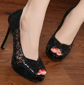 Nyitott orrú női sarkú cipő két színben