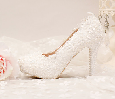 Γυναικεία κομψά παπούτσια με ψηλό τακούνι με δαντέλα σε φυτικά μοτίβα