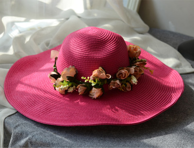 Μοντέρνα γυναικεία τσάντα για την παραλία με διακοσμητικά λουλούδια σε πολλά διαφορετικά χρώματα