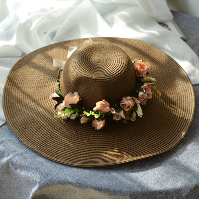 Μοντέρνα γυναικεία τσάντα για την παραλία με διακοσμητικά λουλούδια σε πολλά διαφορετικά χρώματα