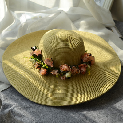 Μοντέρνα γυναικεία τσάντα για την παραλία με διακοσμητικά λουλούδια σε πολλά διαφορετικά χρώματα