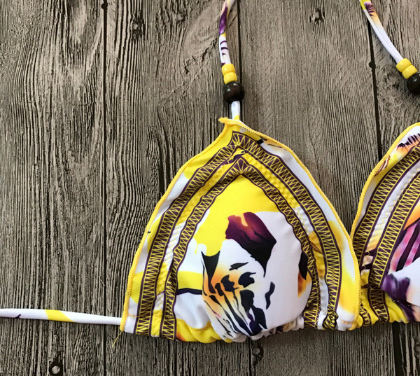 Costum de baie din două piese de damă modern de culoare galbenă cu imprimeu