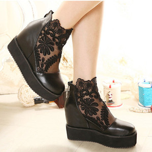 Дамски дантелени сандали на висока платформа в два модела