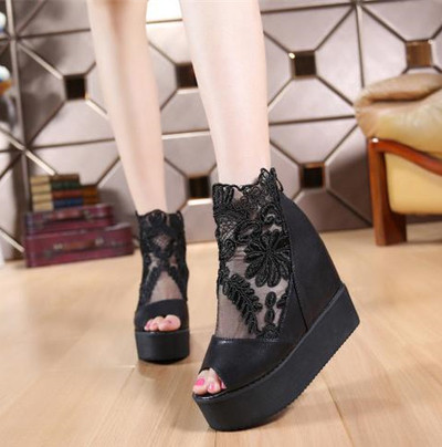 Дамски дантелени сандали на висока платформа в два модела