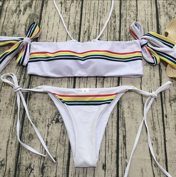 Costum de baie elegant de damă în două părți cu dungi