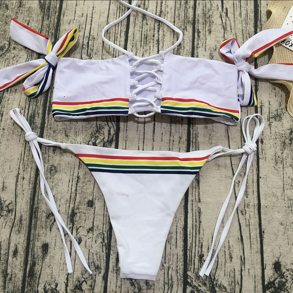 Costum de baie elegant de damă în două părți cu dungi