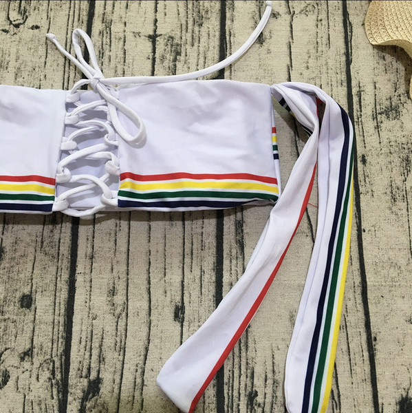 Costum de baie elegant de damă în două părți cu dungi