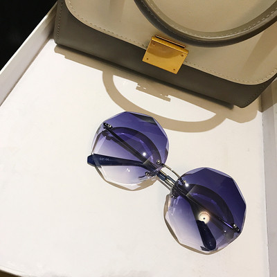 Κομψά γυναικεία γυαλιά ηλίου με έγχρωμο σκελετό και γυαλιά σε διάφορα χρώματα