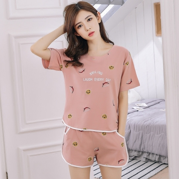 Rövid női pizsama szett hangulatjelekkel
