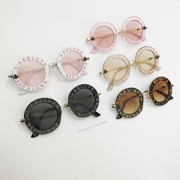 Model nou de ochelari de soare de dama cu inscriptie in mai multe culori