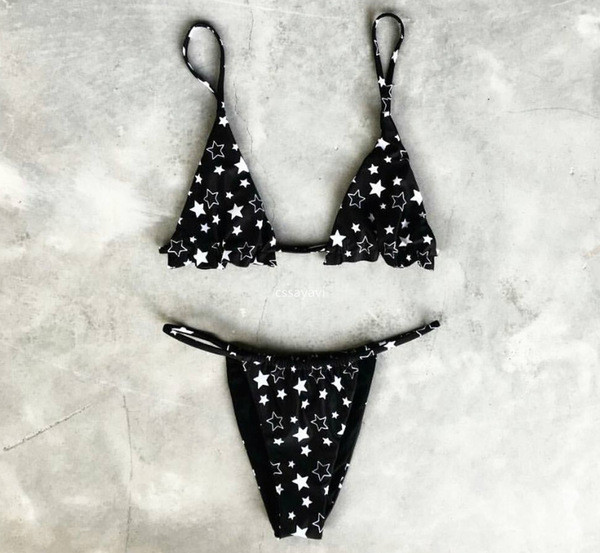 Kétrészes női fürdőruha fekete színben, mintával