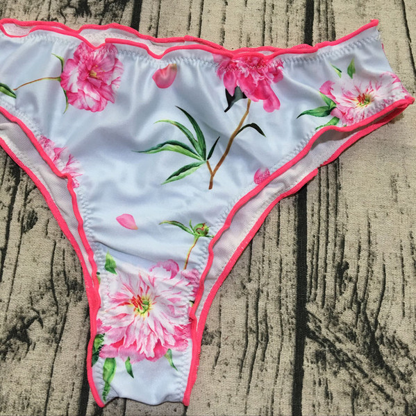 Costum de baie modern de dama din doua piese cu imprimeu floral