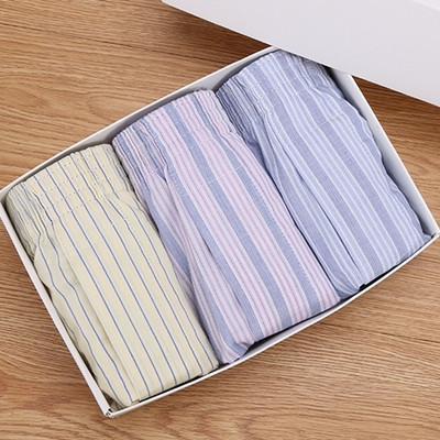 Boxeri bărbați din bumbac și elastic - diferite modele la set de 3 piese roșu, negru, alb dungi