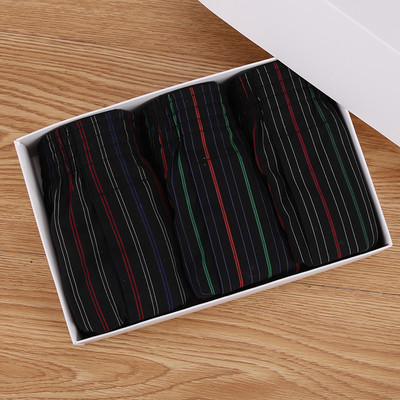 Boxeri bărbați din bumbac și elastic - diferite modele la set de 3 piese roșu, negru, alb dungi