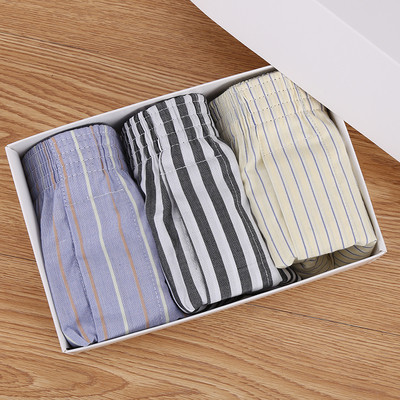 Boxeri bărbați din bumbac și elastic - diferite modele la set de 3 piese roșu, negru, alb dungi