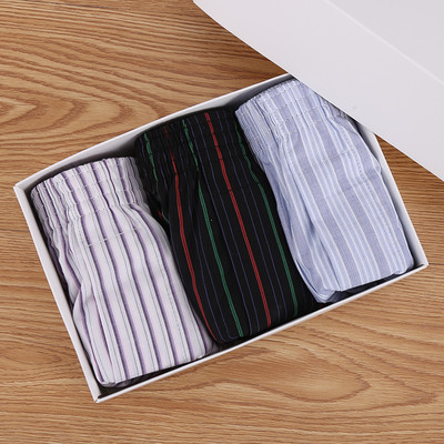 Boxeri bărbați din bumbac și elastic - diferite modele la set de 3 piese roșu, negru, alb dungi