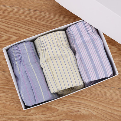 Boxeri bărbați din bumbac și elastic - diferite modele la set de 3 piese roșu, negru, alb dungi