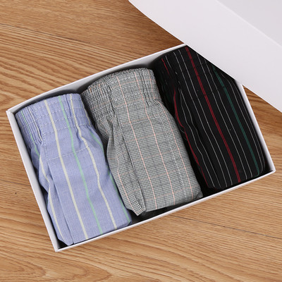 Boxeri bărbați din bumbac și elastic - diferite modele la set de 3 piese roșu, negru, alb dungi