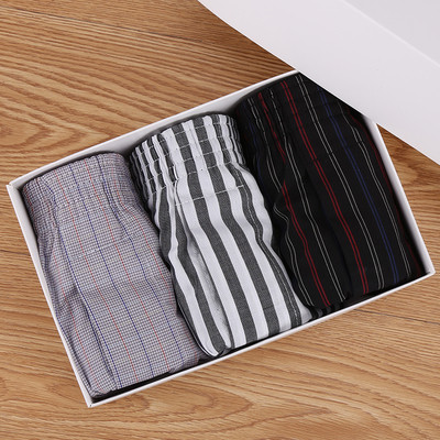 Boxeri bărbați din bumbac și elastic - diferite modele la set de 3 piese roșu, negru, alb dungi