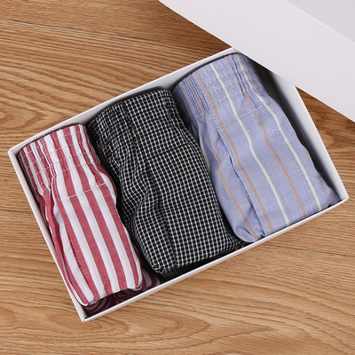 Boxeri bărbați din bumbac și elastic - diferite modele la set de 3 piese roșu, negru, alb dungi