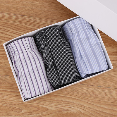 Boxeri bărbați din bumbac și elastic - diferite modele la set de 3 piese roșu, negru, alb dungi