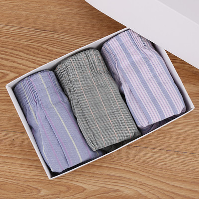 Boxeri bărbați din bumbac și elastic - diferite modele la set de 3 piese roșu, negru, alb dungi