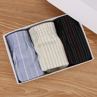 Boxeri bărbați din bumbac și elastic - diferite modele la set de 3 piese roșu, negru, alb dungi