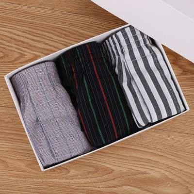 Boxeri bărbați din bumbac și elastic - diferite modele la set de 3 piese roșu, negru, alb dungi