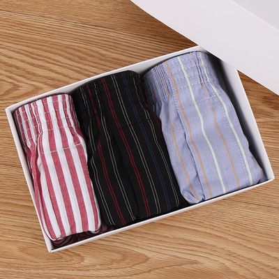 Boxeri bărbați din bumbac și elastic - diferite modele la set de 3 piese roșu, negru, alb dungi